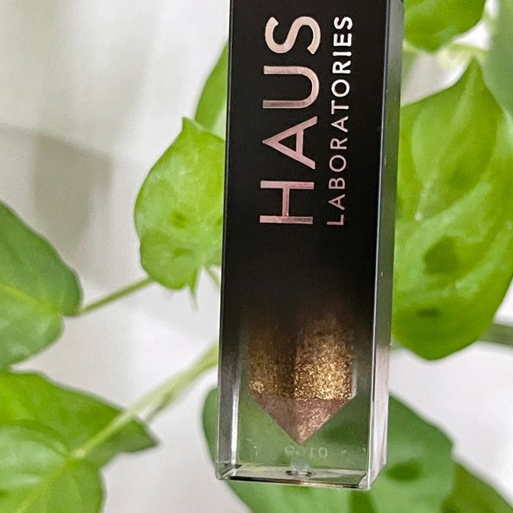 HAUS LABS By Lady Gaga Glam Attack Shimmer Powder in Legend - Picture 7 of 11